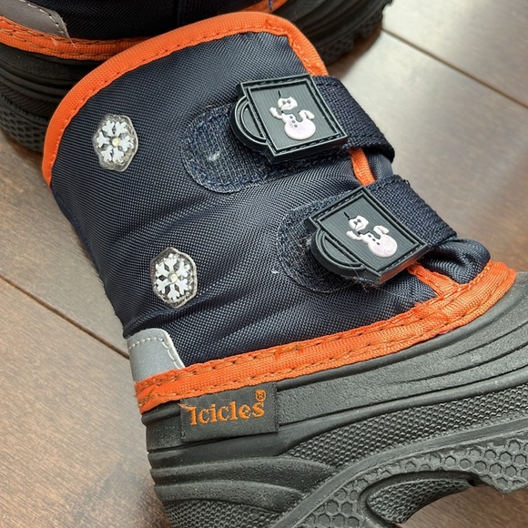 Toddler Size 6 light-up boots - Picture 4 of 6